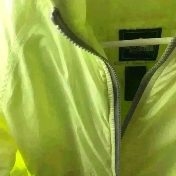 The north face girls jacket - Picture 4 of 9